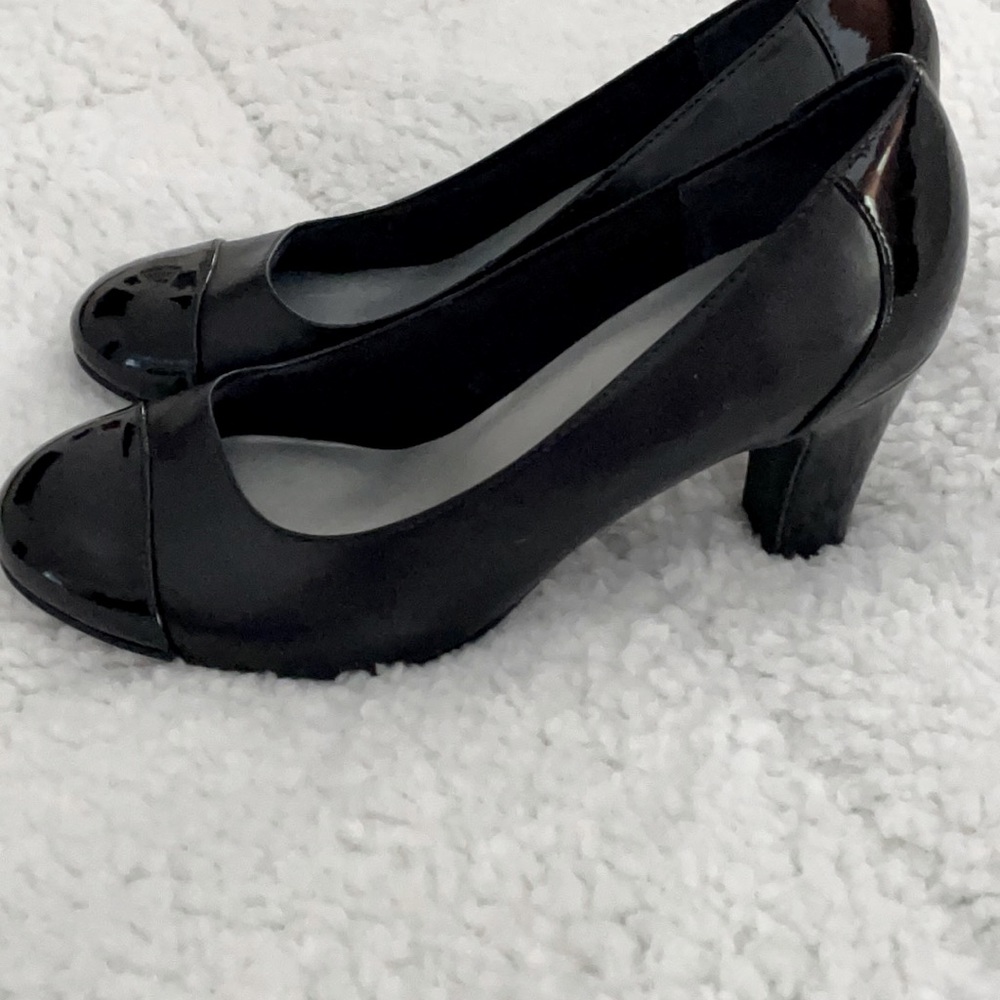 Black patent leather pumps